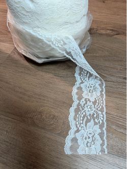 Vintage off-White beige 2.5” lace trim with floral design #lace #floral #vintage roll of about 200 yards