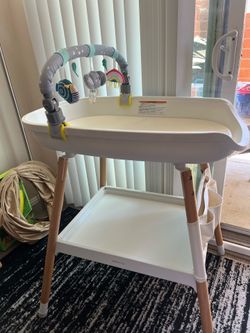 Beberoad Love Changing table with removable pad and toy bar
