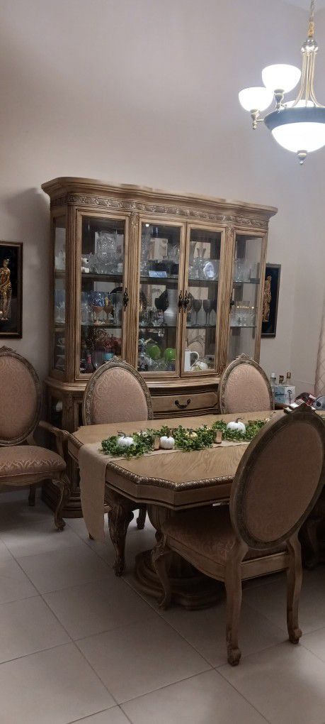 China Cabinet Table With Extensions And Six Chairs 1700 Or Best Offer