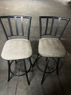 Set of 2 Metal Bar Stools with Cushioned Seats