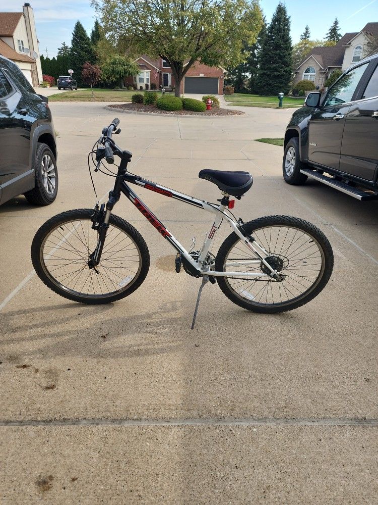 Trex 820 Mountain Bike