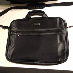 Kenneth Cole Reaction R-Tech Black Messenger Style Laptop Bag W/ Shoulder Strap