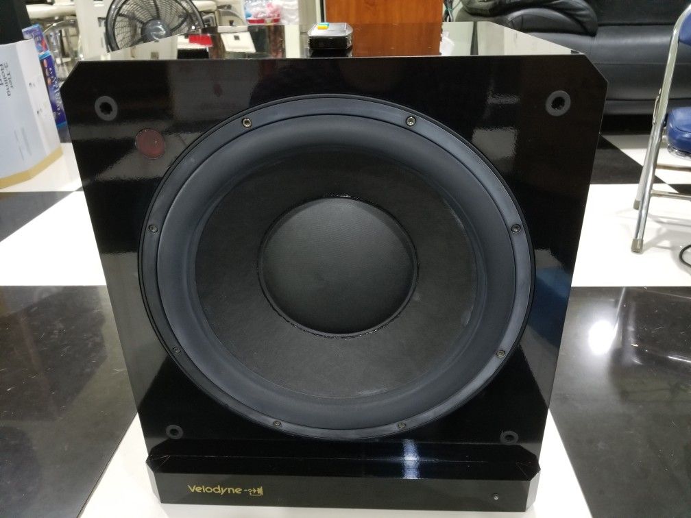 Velodyne HGS 15inches remote Subwoofer 3000 watts peak 95 lbs i bought before $3000 Made in USA ( New) perfectly working Amazing sound
