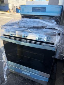 GE 30”w Gas range five burners. Stainless steel