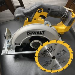 DEWALT 20V MAX CIRCULAR SAW 6-1/2 NEW BLADE INCLUDED HEAVY DUTY TOOL ONLY $100 FIRM NEW