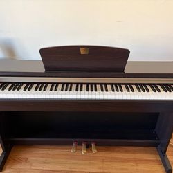 Yamaha Clavinova CLP-220 Digital Piano + Bench