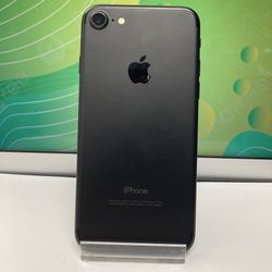 Factory Unlocked Iphone 7 32 gb comes with store warranty 