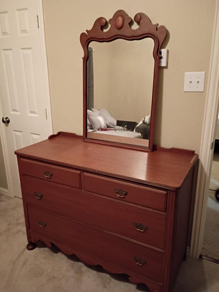 Antique Dresser w/mirror