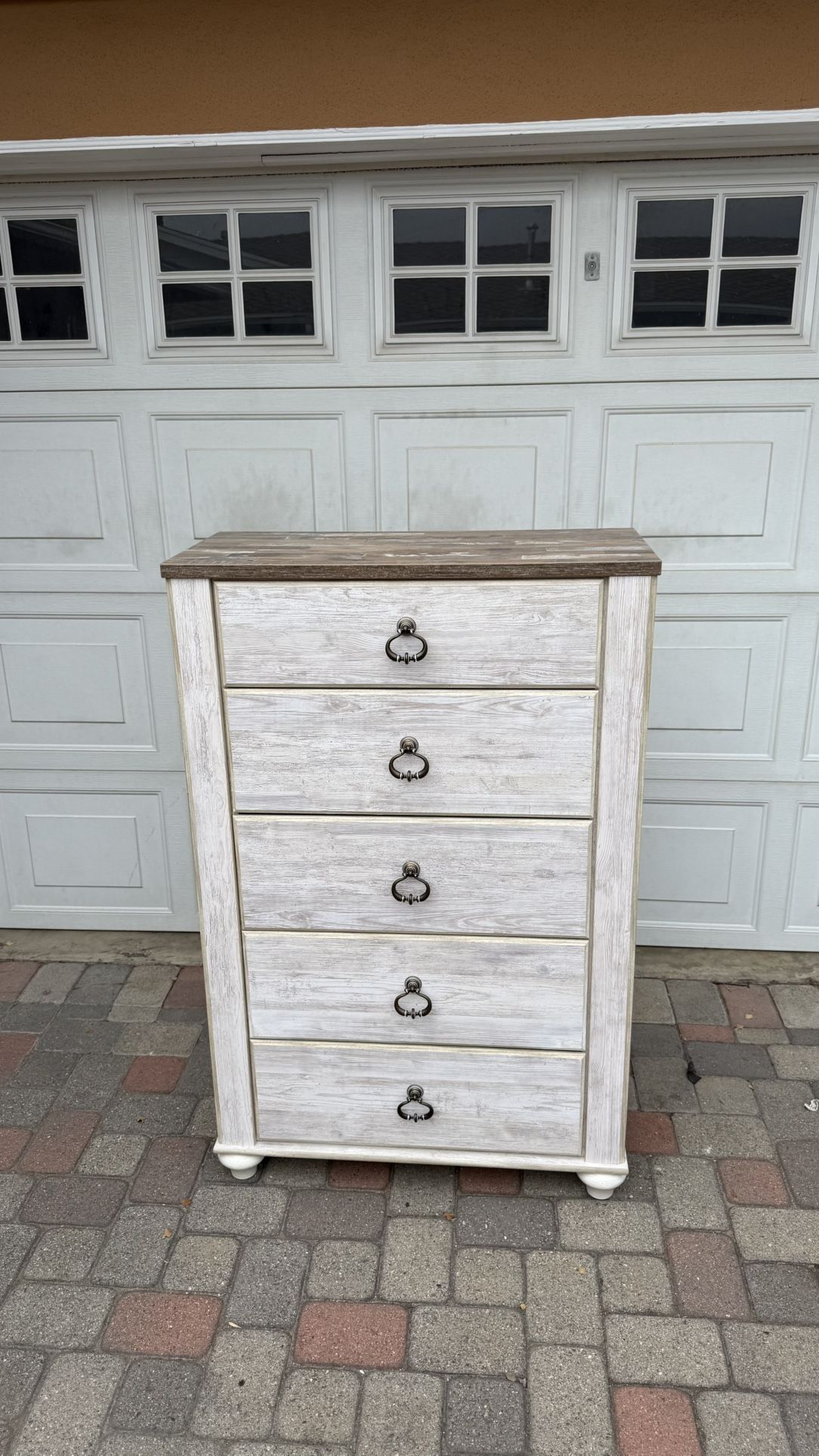 Dresser 