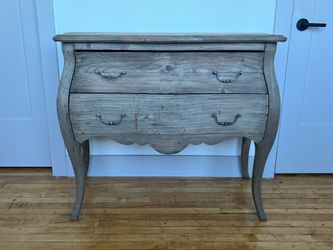 Chateauneuf dresser