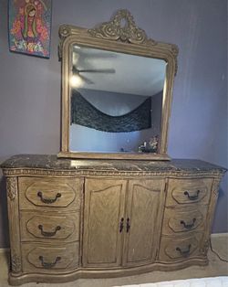 Vintage Dresser With Marble top / mirror