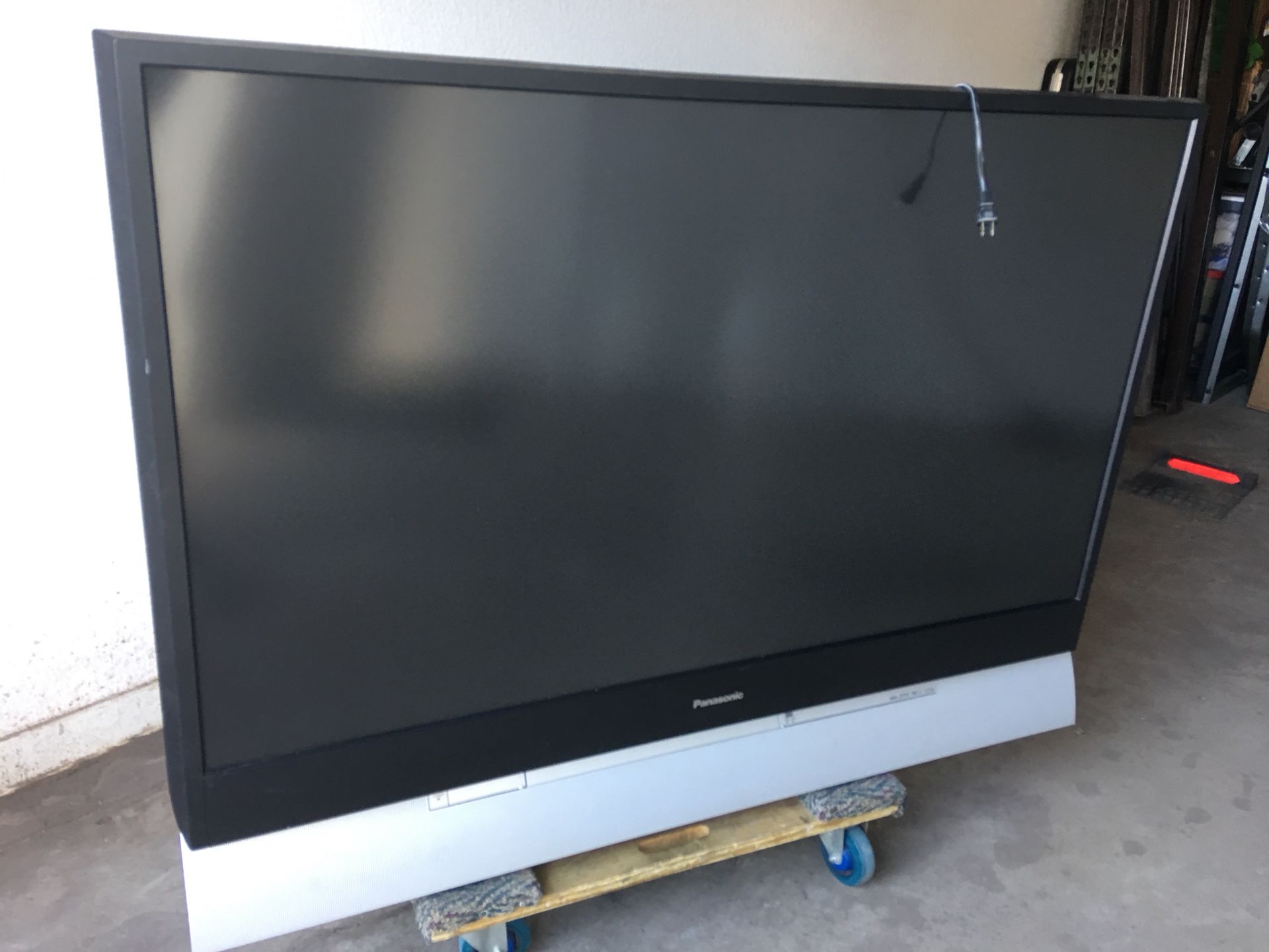 Panasonic Model PT-61LCX65 61 Inch TV