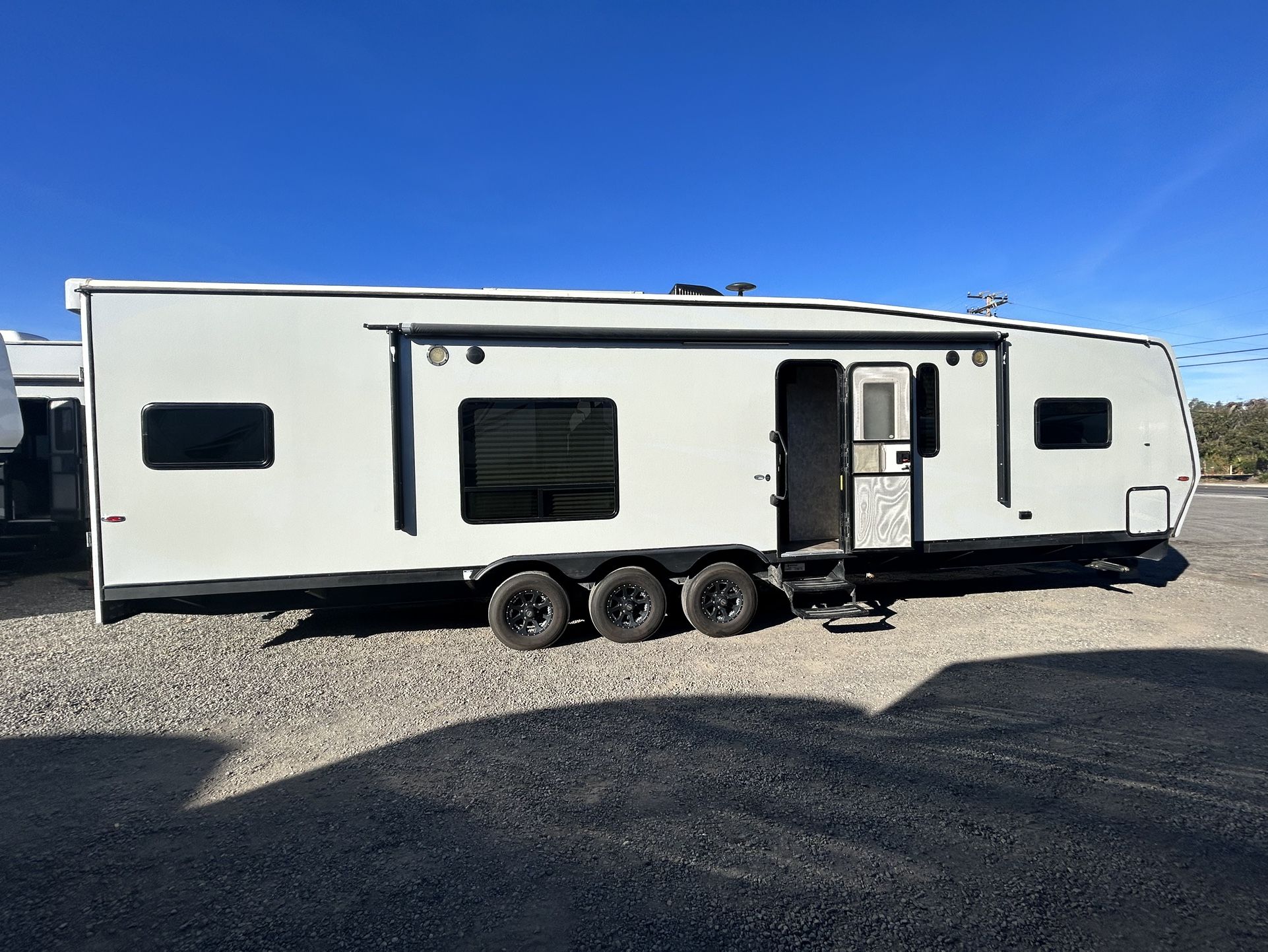 2018 Eclipse Iconic 3220SWG