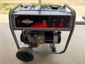 Generator 5000 Watts Like new Briggs and stratton