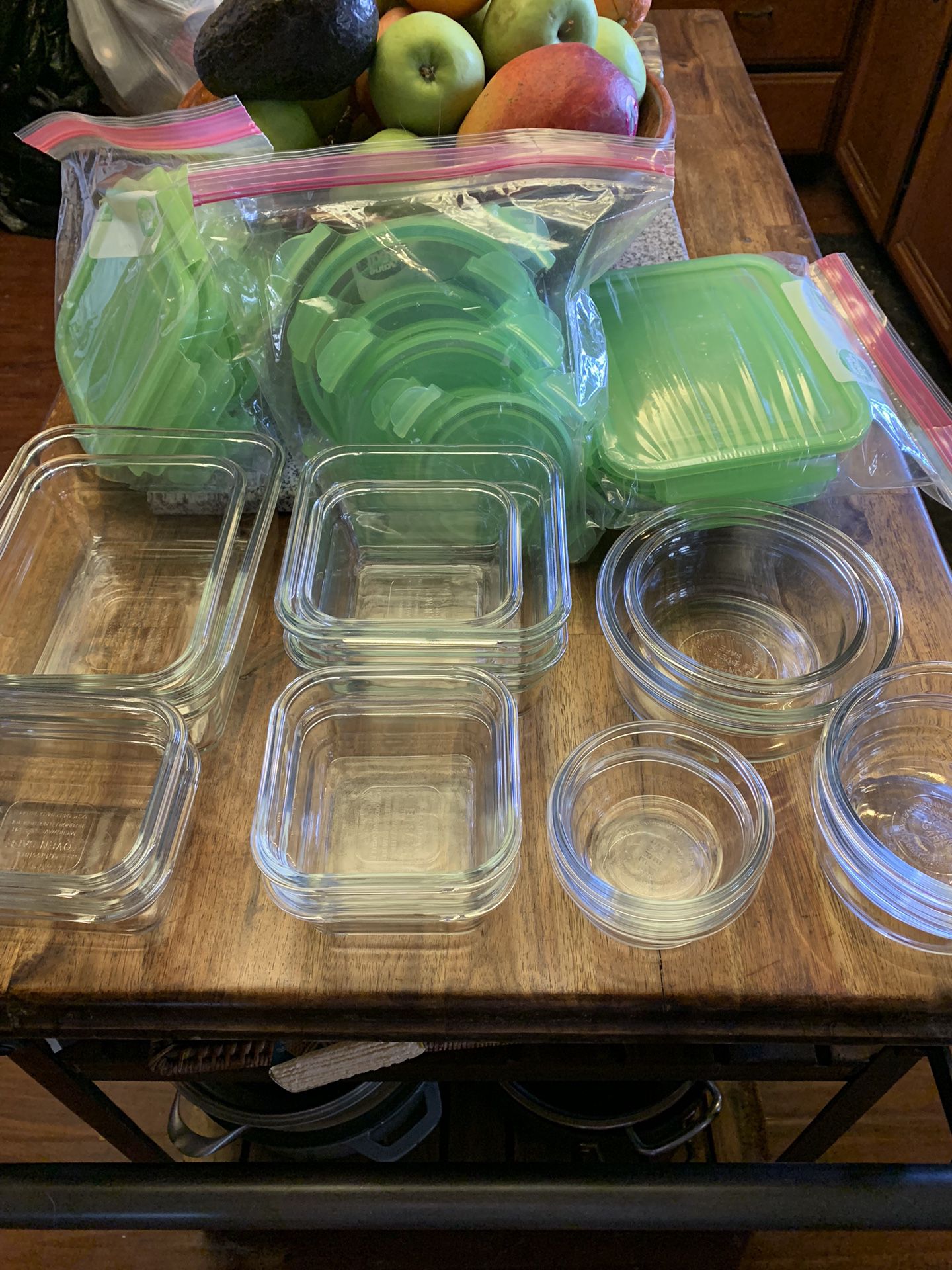 30 piece glass lock Storage containers perfect condition