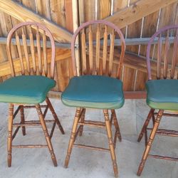 3 Bar Stools That Swivel