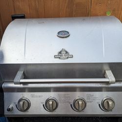 BBQ Grill In Need Of Restoration 