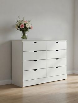 Beautiful White 8 Drawer Dresser🔖