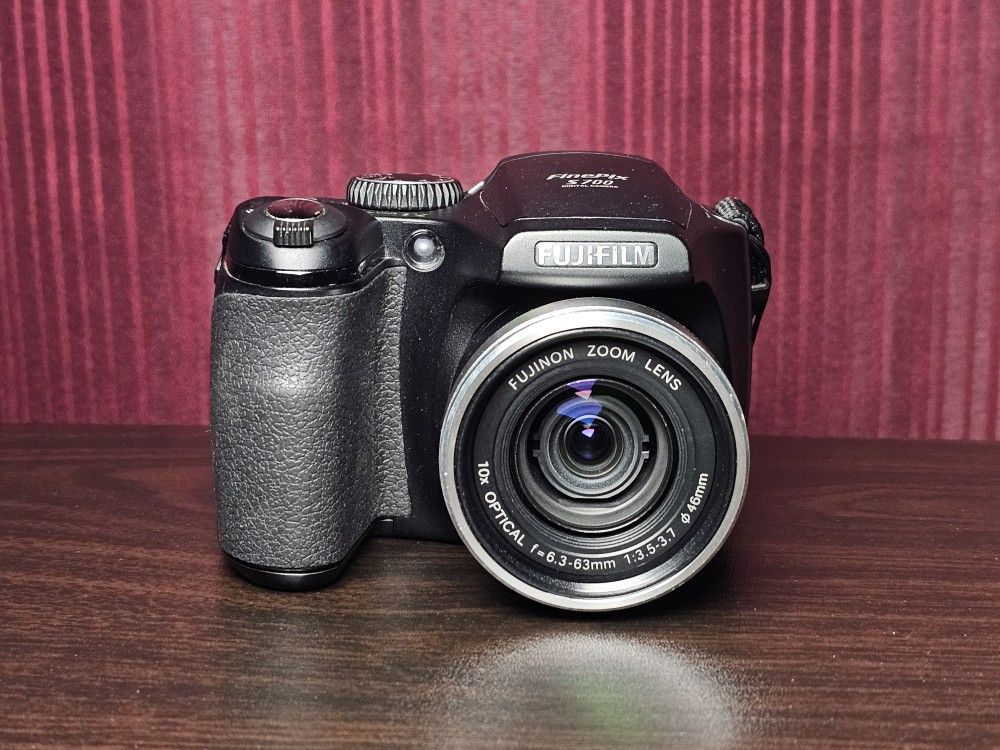 Fujifilm FinePix S Series S700 7.1MP Digital Camera