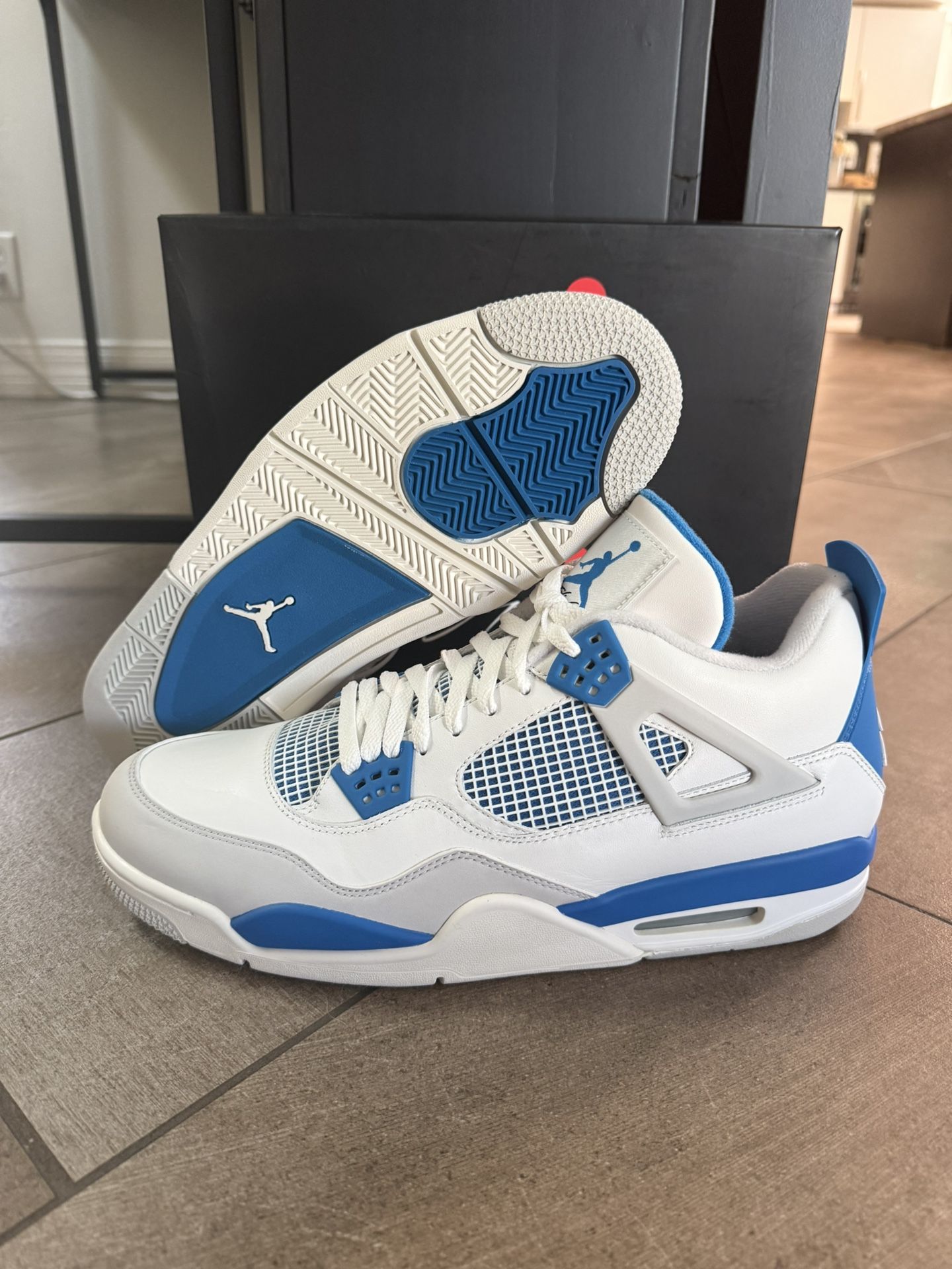 Nike Air Jordan 4 Retro - Military Blue