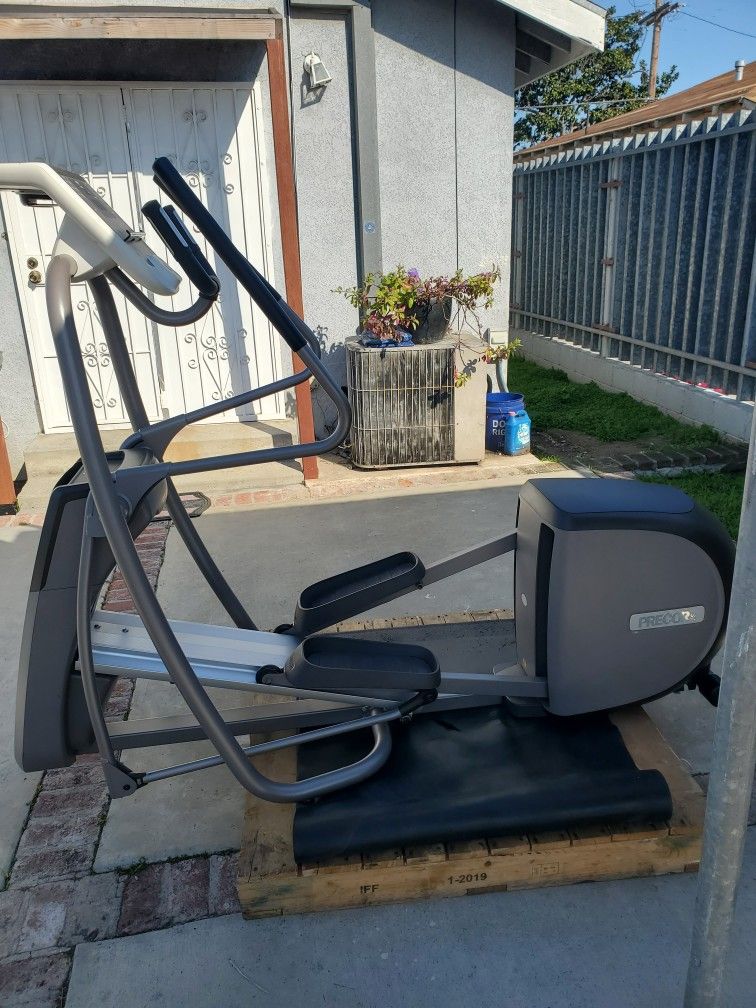 Precor EFX 5.33 elliptical (Delivery available)