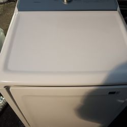 4 yr old samsung electric dryer 