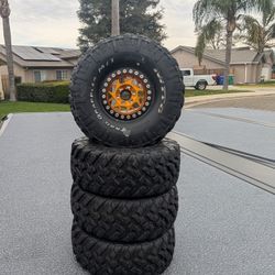 10 Scale Crawler Beadlock Rims With Tires And An Extra Set Of 2.2 New Tires 