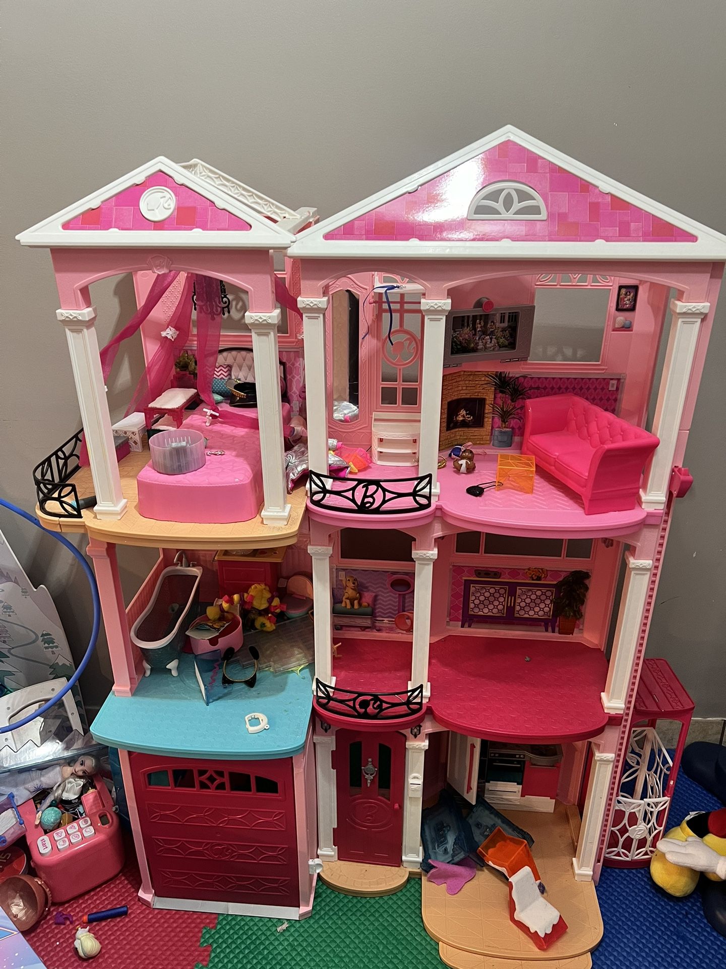 Barbie Doll House 