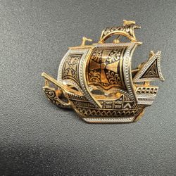 Adorable Gold Tone Galleon Spanish Sailing Ship Pin Brooch