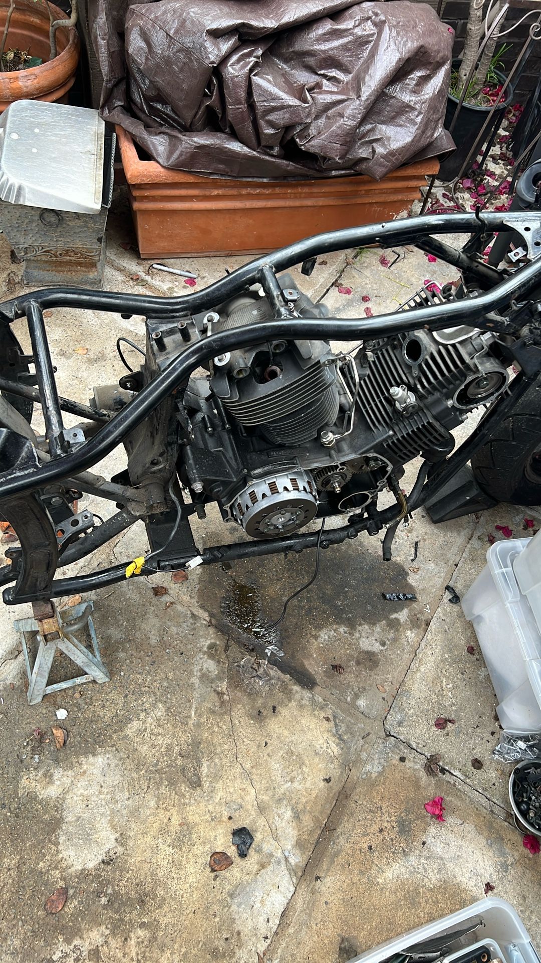 2006 Yamaha V Star, 1100 frame Free