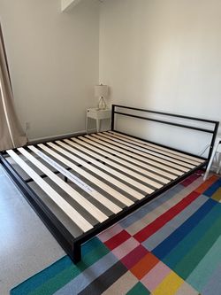 Zinus King Metal Platform Bed Frame