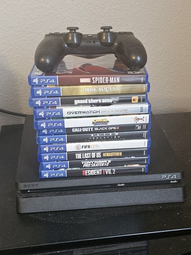 Playstation 4 and 11 Games