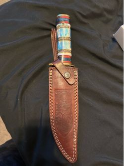 Knife with leather sheath