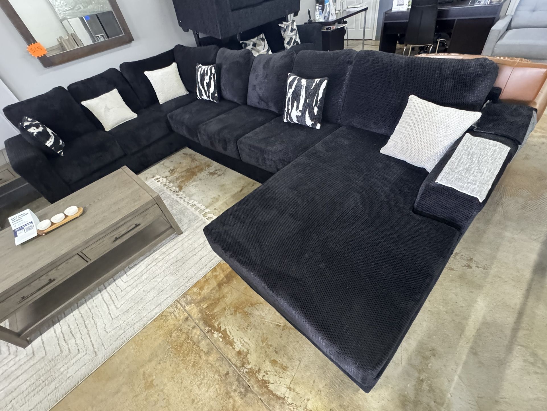 New black sectional sofa  Extra Large financing available. Accepts cash or Zelle.   Easy to finance no credit needed it  