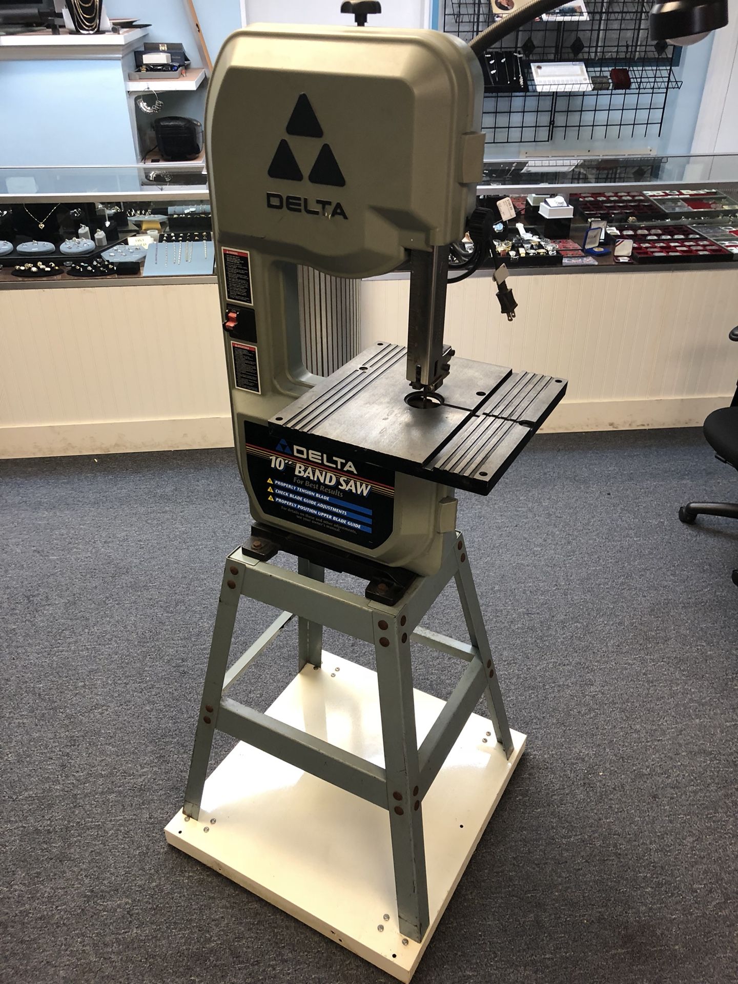 Delta 10” Band Saw w/ Stand for Sale in Jacksonville, FL OfferUp