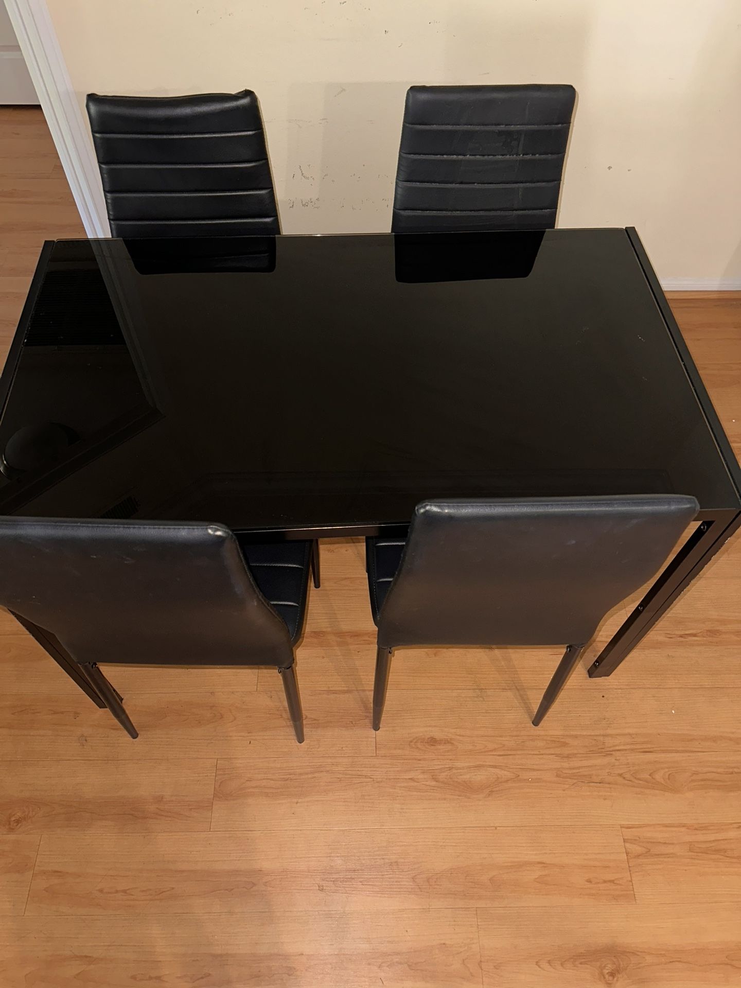 Dining Room Table and 4 Chairs