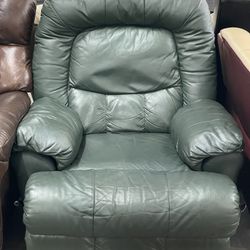LEATHER ARMCHAIR 🚚🚚WE CAN DELIVER🚚🚚