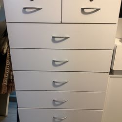 Furniture /  Chest of drawers