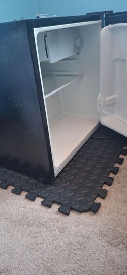 Igloo mini fridge - PRICE REDUCED