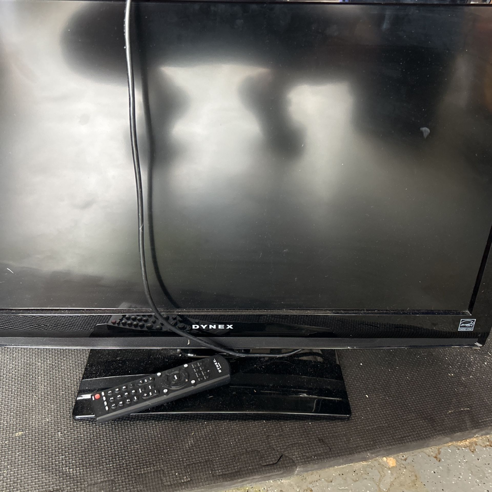 2 - 32 Inch TV , Dynex, Viore With Remotes