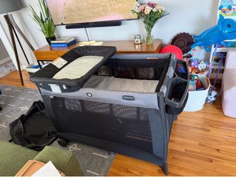 Chicco Pack and Play 3 in 1