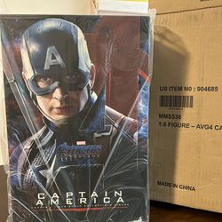 Hot Toys Captain America End Game.   New 