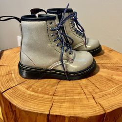 NWOT, Dr. Martens Junior 1460 Sparkle Rays Little Kids 7k