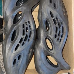  Yeezy Foam Runner 'Carbon'