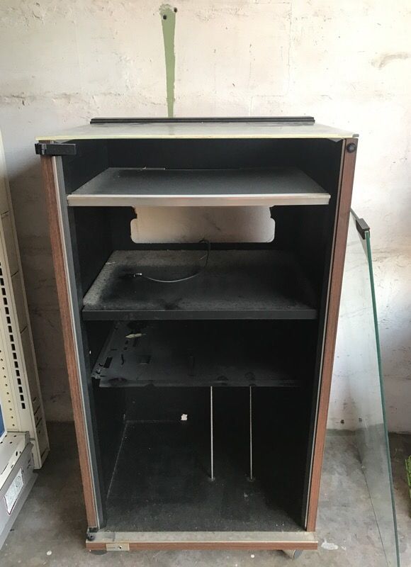 Pioneer model CB-510 walnut grained vinyl cabinet on wheels!