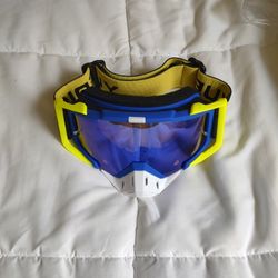 YUEDIO MOTORCYCLE/BIKE GOGGLES.  UV PROTECTION.  ADJUSTABLE STRAP.  NEW.  PICKUP ONLY.