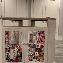 Beautiful Antique Designed Table