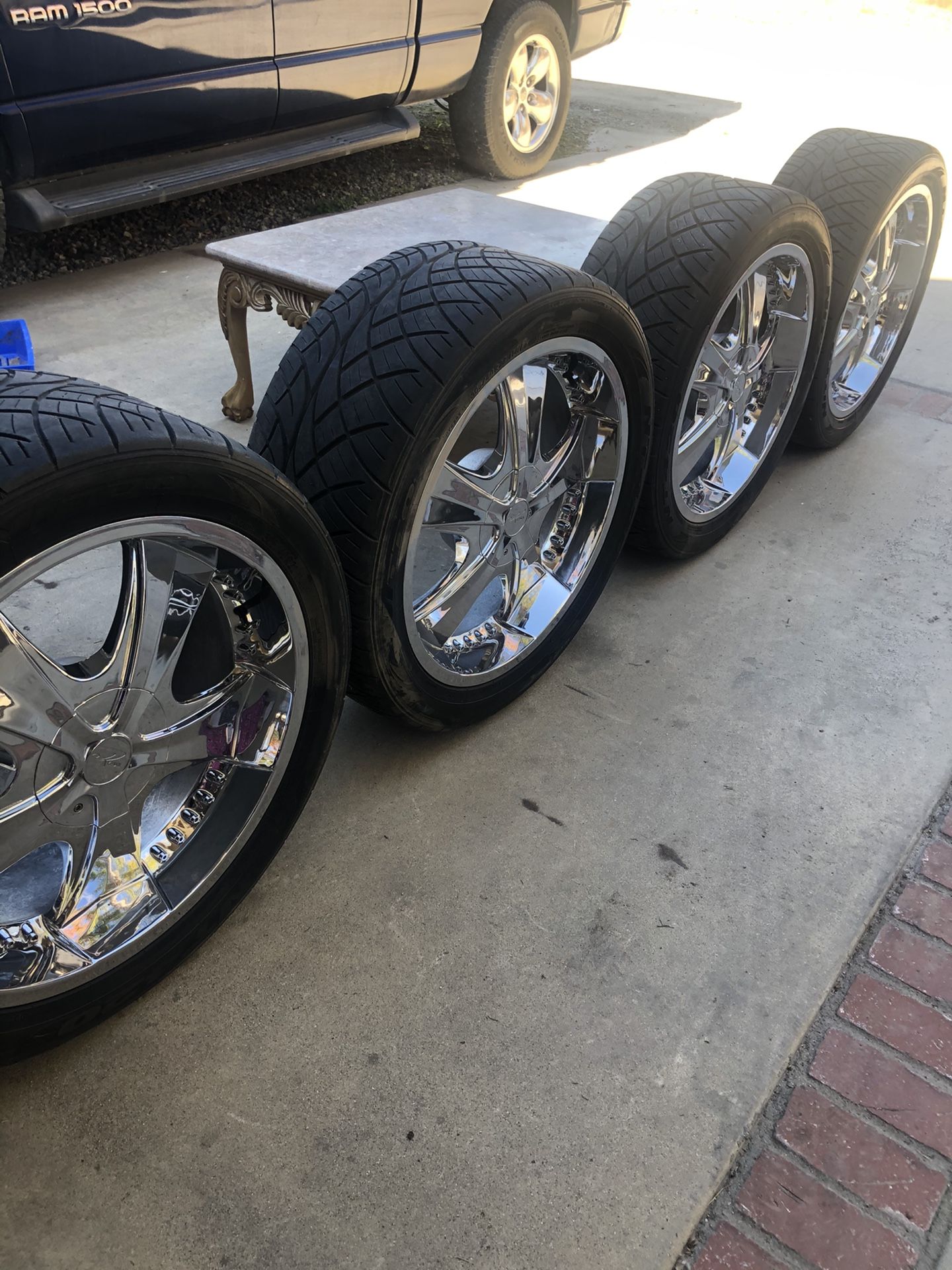 22 in rims 6 lug off gmc sierra