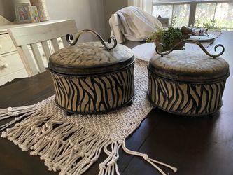 Decor....Black and of white