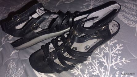 Woman's Shoes size 8